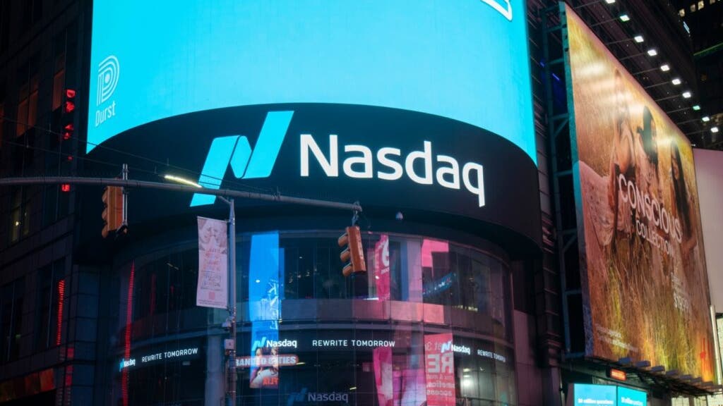 Nasdaq 100, S&P 500 Close At Record Highs As Tech Stocks Reclaim Dominance: Thursday's Gainers & Losers